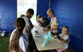 Galeria aktualności Drzewianowska biesiada przy ognisku &ndash; integracja i radosna zabawa mieszkańc&oacute;w 79