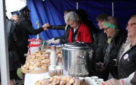 Galeria aktualności Uśmiech, serdeczność i pyszny poczęstunek &ndash; święto w naszej społeczności 17