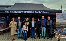 Galeria aktualności Nostalgiczna podr&oacute;ż w czasie "Retro Spotkanie z Pasją - Warkot Styl i Celne Oko" 5