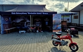 Galeria aktualności Nostalgiczna podr&oacute;ż w czasie "Retro Spotkanie z Pasją - Warkot Styl i Celne Oko" 16