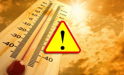 żółty trójkąt ostrzegawczy z termometrem pośrodku informującym o wysokiej temperaturze