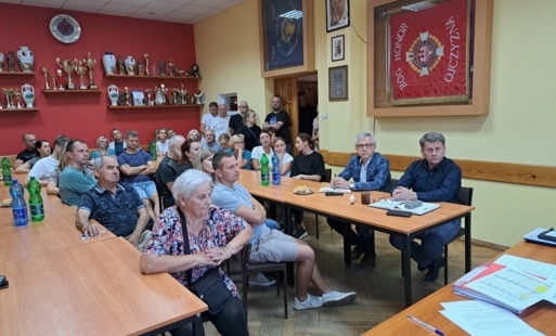 Mieszkańcy Osiedla Młodych na zebraniu w remizie OSP Mrocza.
