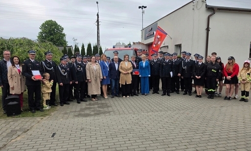 Druhowie z Drążna otrzymali strażacki wóz