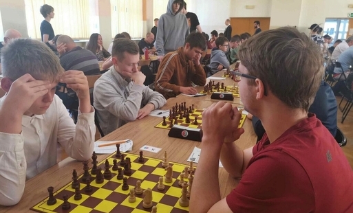 Turniejowe zmagania szachistów z LUKS FENIKS Mrocza