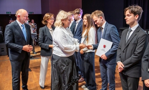 Uczennica Szkoły Podstawowej im. Wojska Polskiego w Mroczy w gronie stypendystów