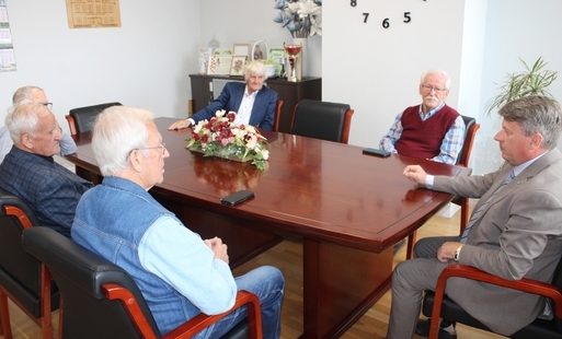 Sentymentalny powrót do korzeni. Dawni mieszkańcy odwiedzili Mroczę